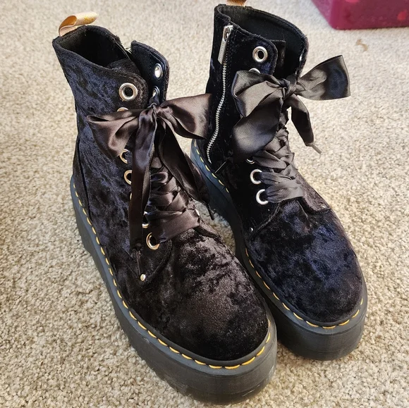 Dr. Martens Jadon Max Vegan Black Crushed Velvet Plaform Boots Ribbon Laces Sz 9 - Picture 4 of 12